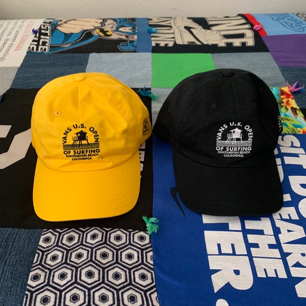 2 Vans hats